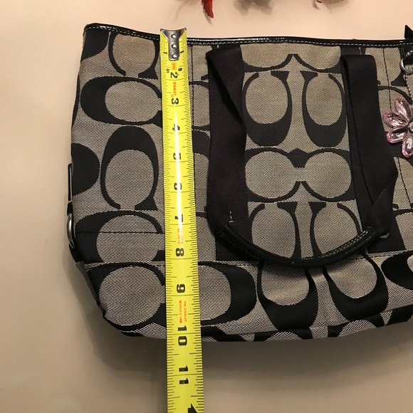Coach black and beige signature tote bag. - Picture 8 of 8